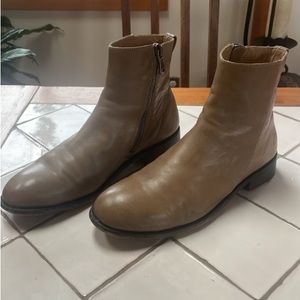 John Fluevog Aton Ankle Boot Grey/Beige Leather Size 11 $359 New
